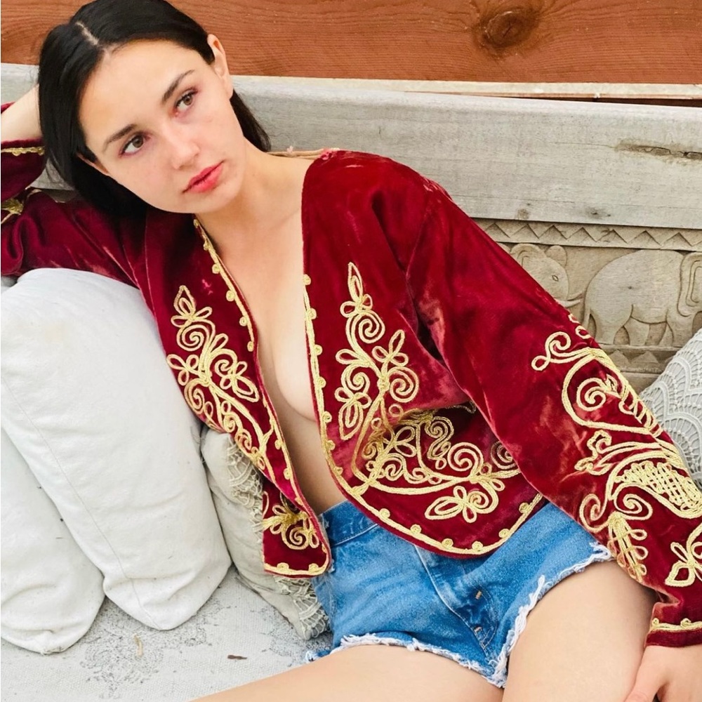 🖤RARE FIND🖤 Vintage 60’s Embroidered Velvet Jacket